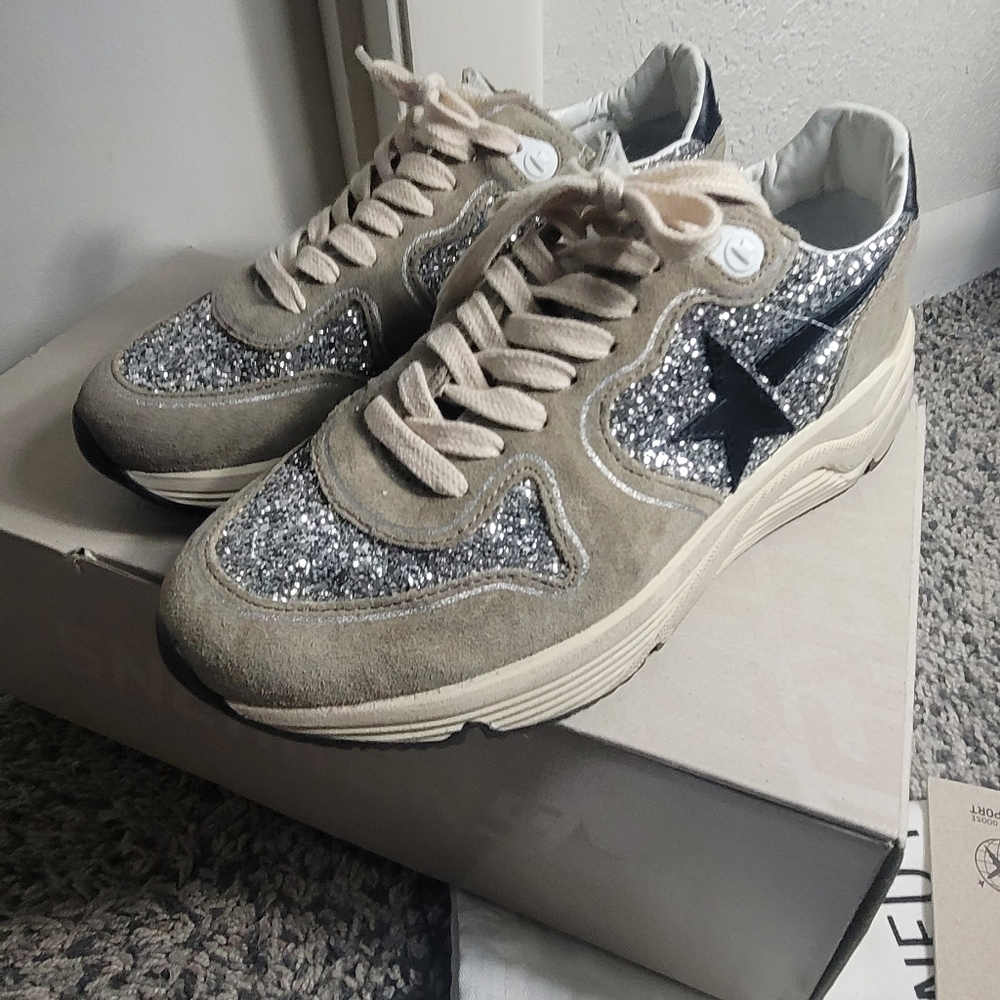 Running Sole in silver glitter and dove gray suede